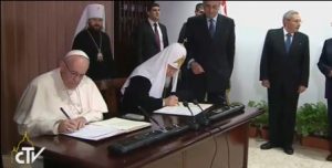 Kirilo i papa potpisuju
